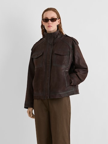 Veste mi-saison ROUGE EDIT en marron : devant