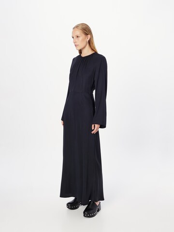 Robe 'LIVS' minimum en noir : devant