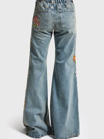IT'S BASIC Flared Jeans 'ELASTICATED WAIST FLARE JEANS (Lenght 32)' in Blauw