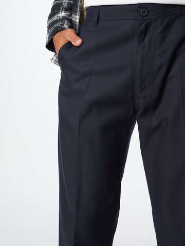 Regular Pantalon à plis 'Otan' ARMEDANGELS en bleu