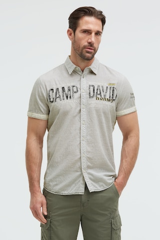 CAMP DAVID Slim fit Button Up Shirt in Green: front