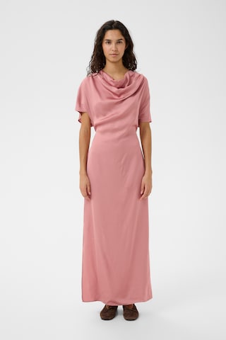 SOAKED IN LUXURY Jurk 'SLEvilia' in Roze: voorkant