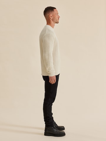 DAN FOX APPAREL Sweater 'Matthew' in White