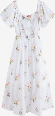 Next Mekko värissä valkoinen: etupuoli