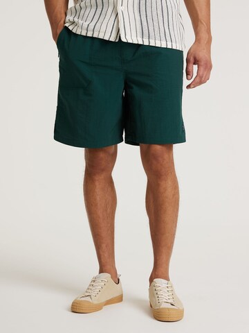 CHASIN' Regular Shorts 'Omar' in Grün: Vorderseite