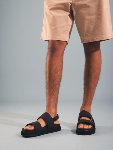 nae Vegan Shoes Sandały 'LAU' w kolorze czarny