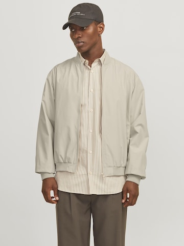 JACK & JONES Демисезонная куртка 'JJECharge' в Серый: спереди