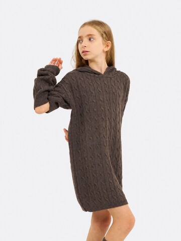 Robe Hilal Akinci Kids en marron