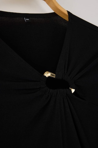 Trendyol Curve - Camiseta en negro