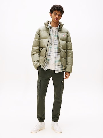 Tapered Pantaloni cargo 'SCANTON' di Tommy Jeans in verde