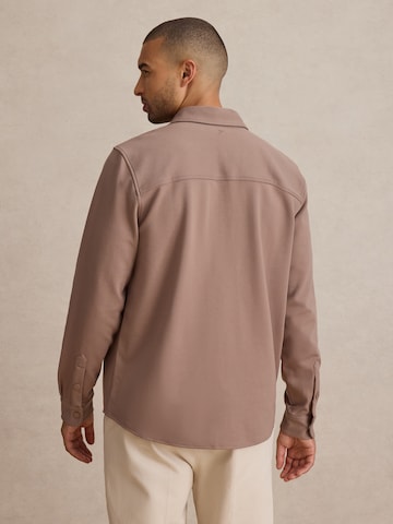 DAN FOX APPAREL Regular fit Πουκάμισο 'Leonidas' σε καφέ