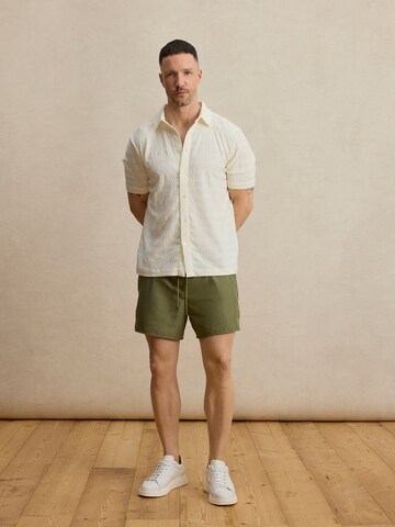 DAN FOX APPAREL Шорти за плуване 'Faris' в зелено