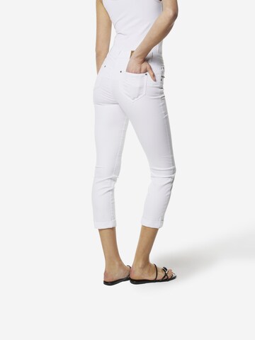 Coupe slim Jean KOROSHI en blanc