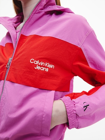 Calvin Klein Jeans - Chaqueta de entretiempo en rosa