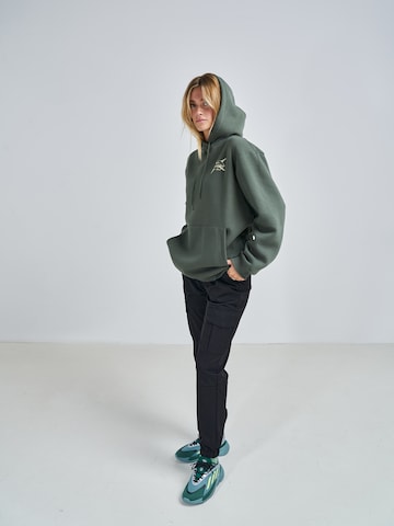 ABOUT YOU x Swalina&Linus Sweatshirt 'Tamme' in Green