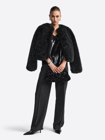 Bluză de la Rich & Royal pe negru