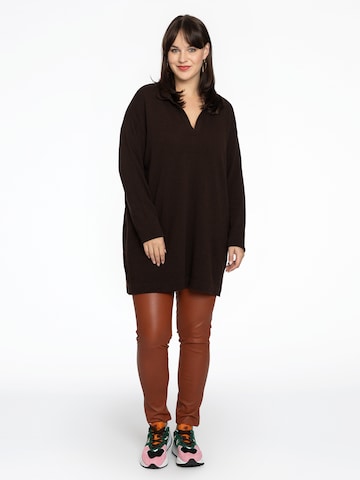 Yoek Sweater in Black: front