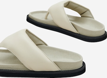 Flip-flops 'Tiana' de la EDITED pe bej