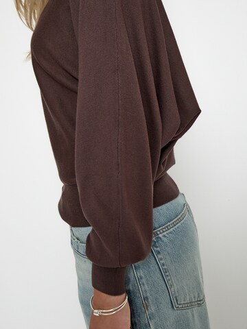 minus Sweater 'Dana' in Brown