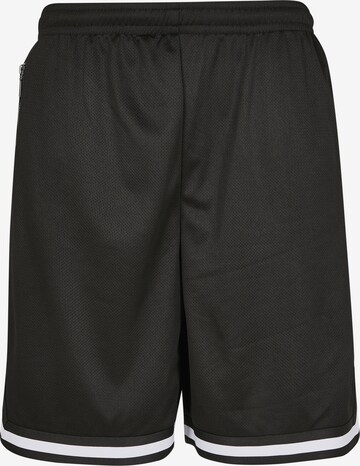 Urban Classics Regular Shorts in Schwarz: predná strana