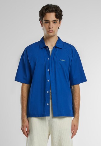 Prohibited - Ajuste confortable Camisa 'Ciao Amore' en azul: frente