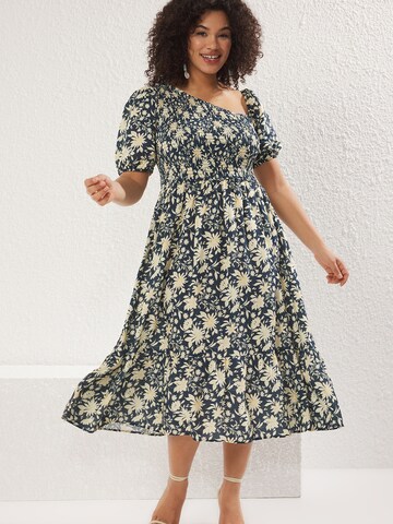 Trendyol Curve Платье в Зеленый