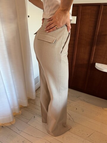 millane Flared Hose in Beige