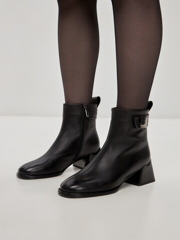 CESARE GASPARI Booties in Black
