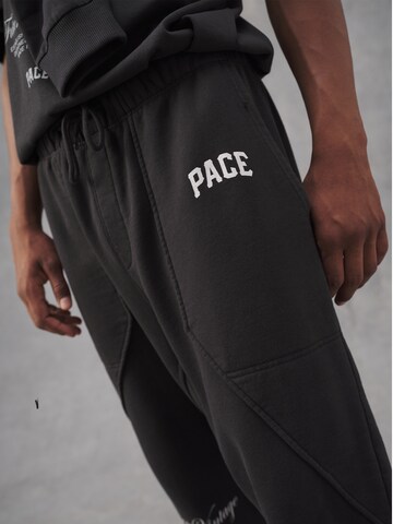 Pacemaker Tapered Pants 'Jonas' in Black