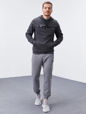 Sweat-shirt 'Sweatshirts' Tommy Life en gris