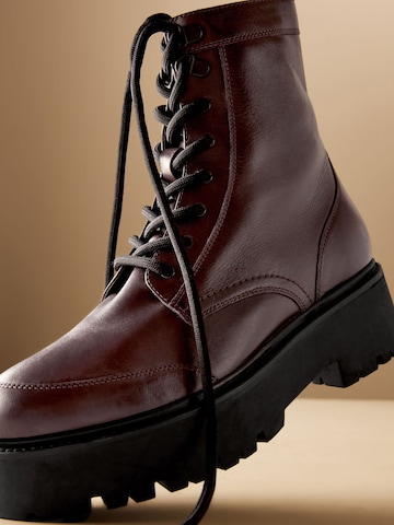 Bottines à lacets 'Derbe' Next en marron