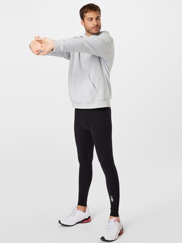 Reebok - Sweatshirt de desporto em cinzento