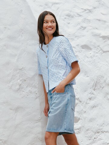 Next Regular Shorts in Blau