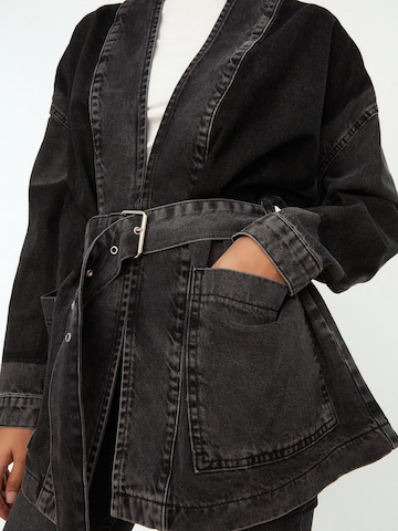 Veste mi-saison Trendyol en gris