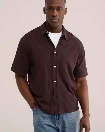 WE Fashion Tavaline suurus Triiksärk, värv pruun: eest vaates