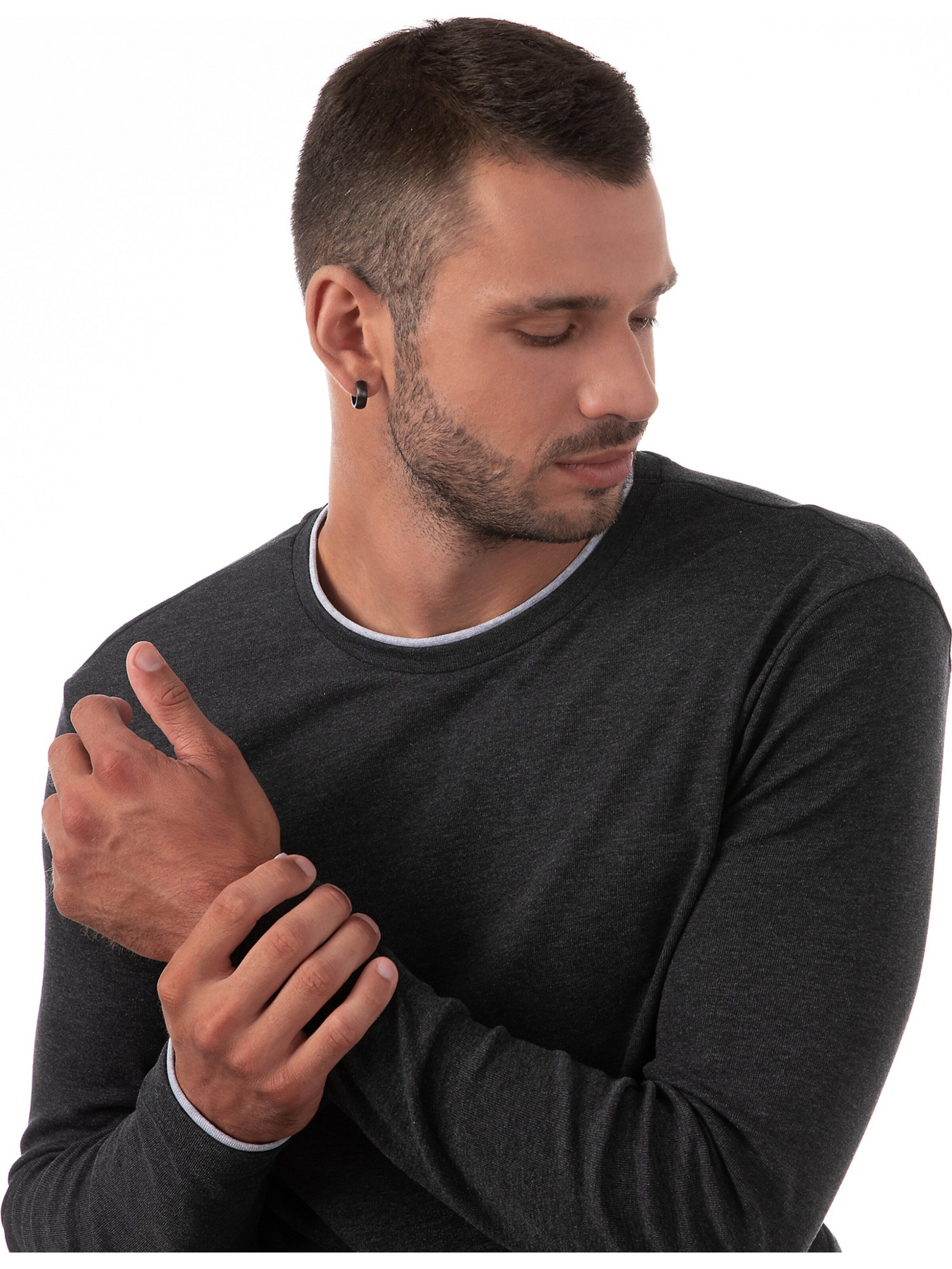 FAVS Earring in Black: front