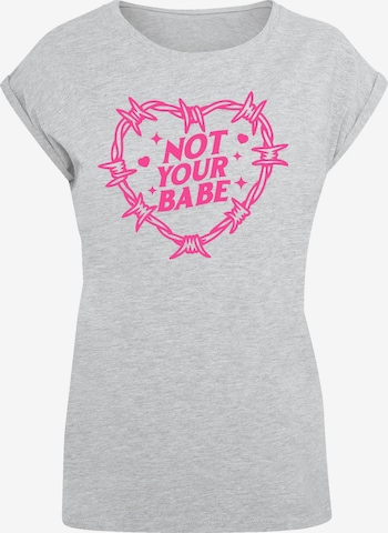 T-shirt 'Unabhängige Frau Not Your Babe Frauentag' F4NT4STIC en gris : devant