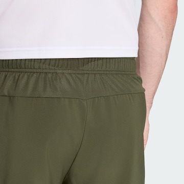 regular Pantaloni sportivi 'Train Essentials' di ADIDAS PERFORMANCE in verde