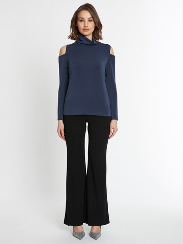 Haut ' Senina ' Ana Alcazar en bleu