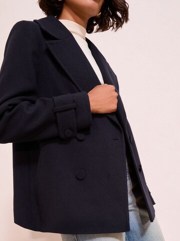 Friends Like These Преходно палто в синьо