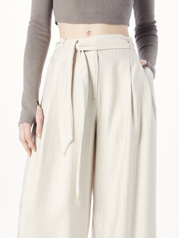 regular Pantaloni con pieghe 'Joanita' di MSCH COPENHAGEN in beige