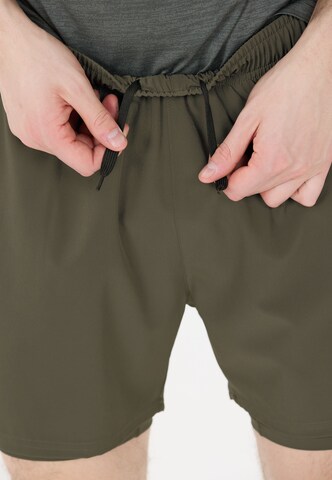 ENDURANCE Regular Sportshorts 'Kros' in Grün