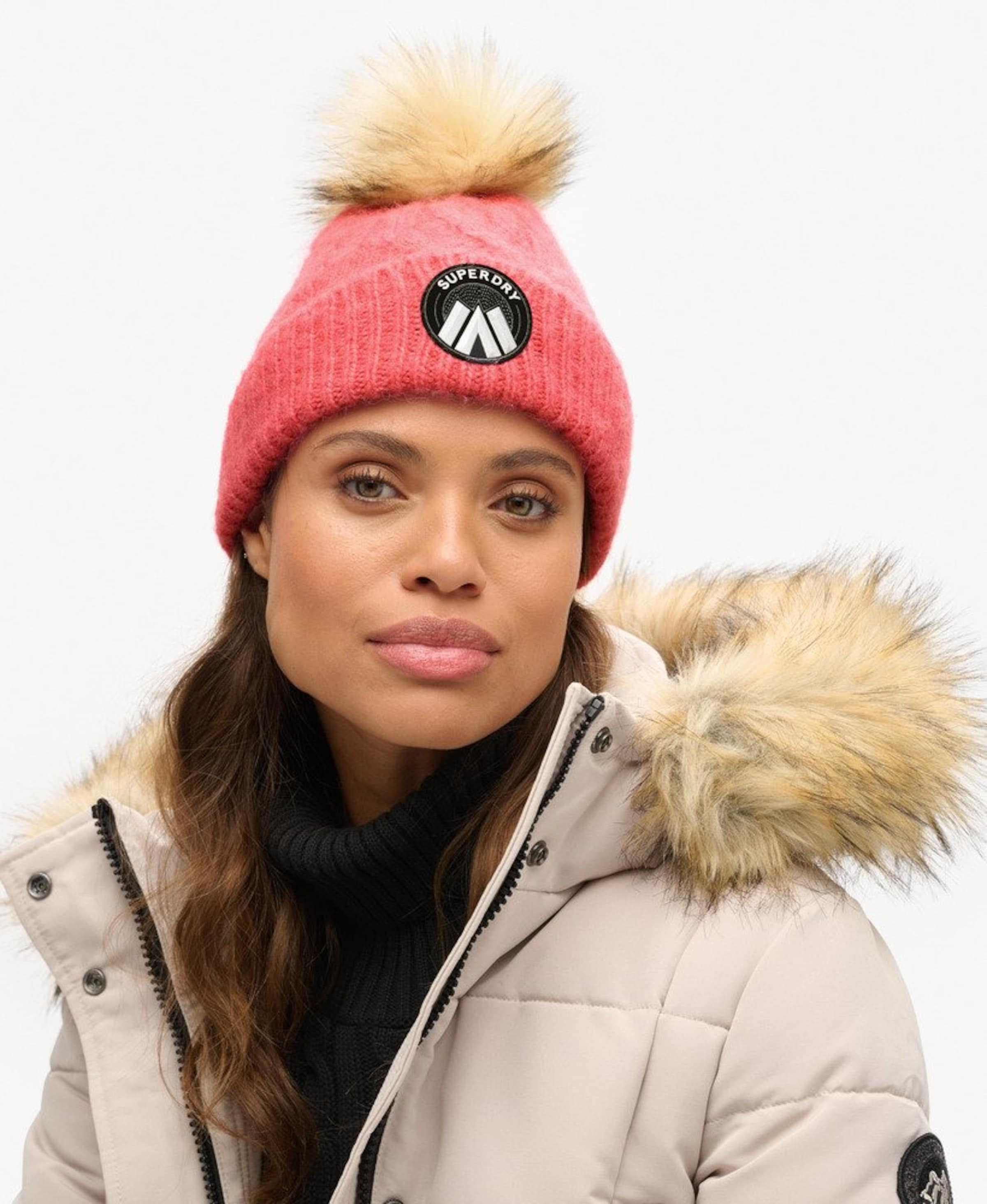 Superdry Beanie in Pink: front