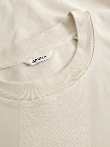 GABBA Comfort Fit T-shirt ' GABlegin ' in Beige
