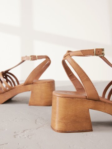 Next Sandale in Braun