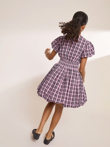 Robe Lipsy en rose
