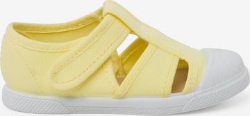 Pisamonas Offene Schuhe in Gelb: Vorderseite