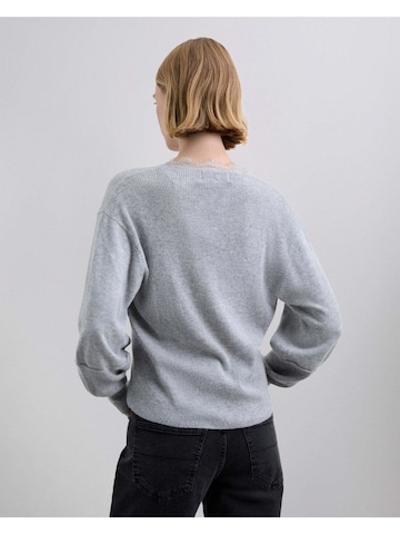 Scalpers Пуловер в сиво