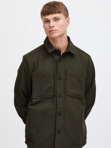 !Solid Regular fit Button Up Shirt in Green: front
