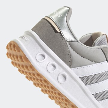 Baskets basses 'Run 84' ADIDAS SPORTSWEAR en gris